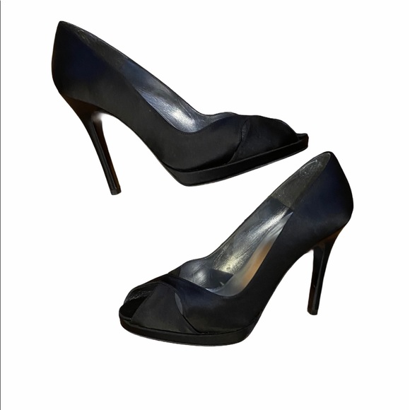 HP! Stuart Weitzman Eveswag black satin 8 peep toe - Picture 3 of 6